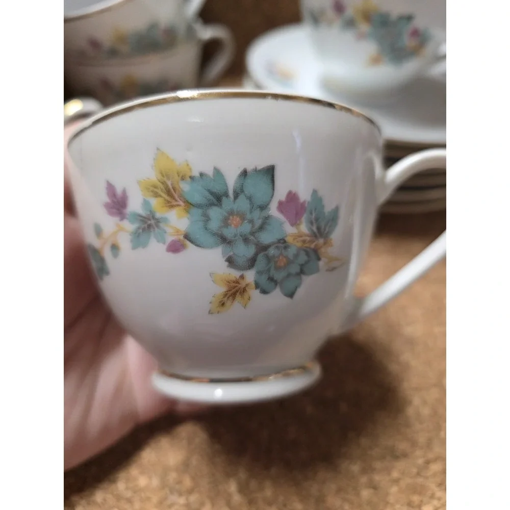 Set of 6 vintage blue floral China cups And Saucers